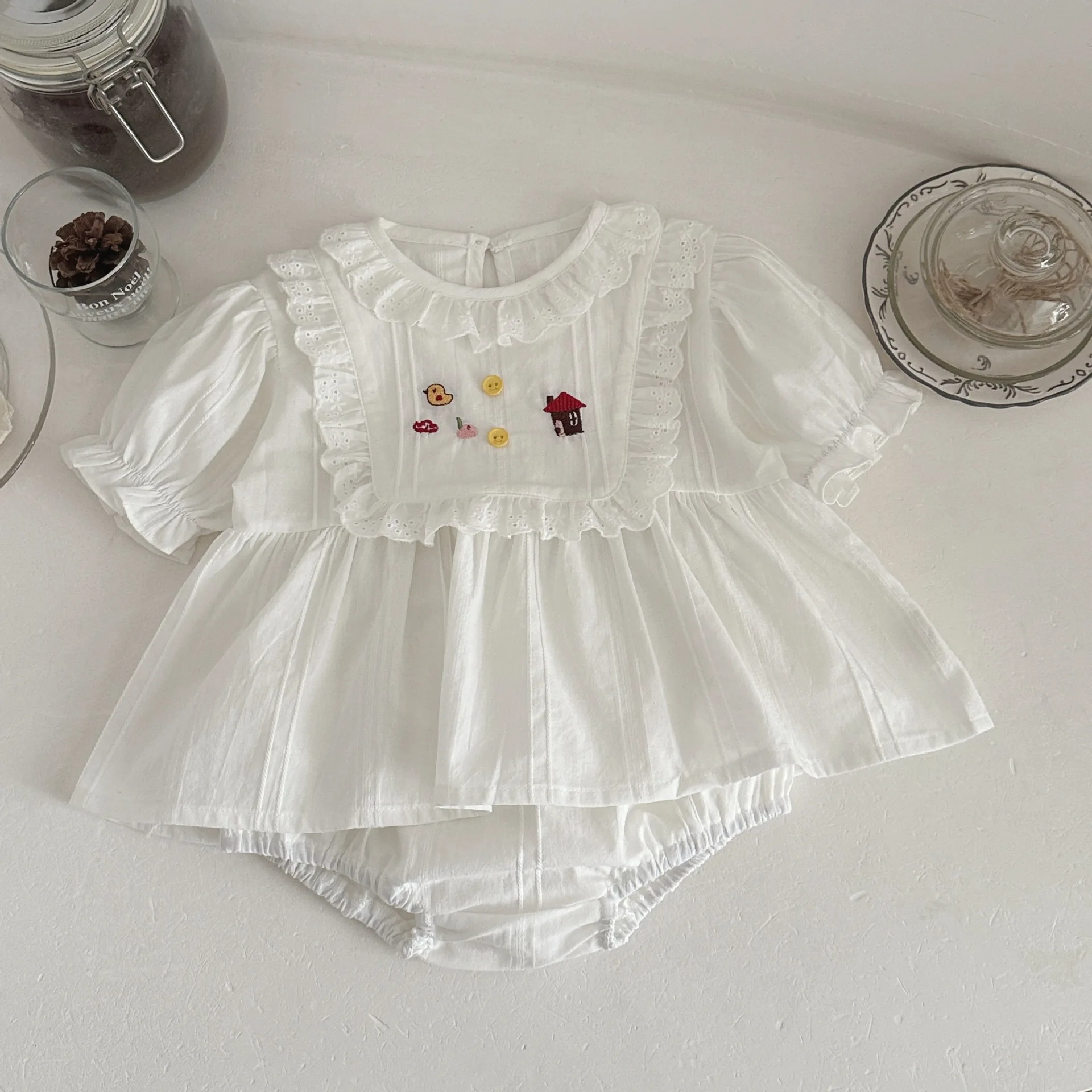 Detalle del top con bordado