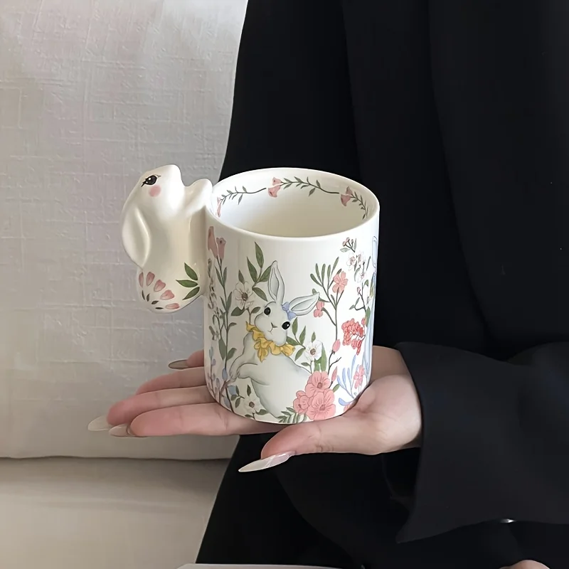 Taza cerámica con conejito de Pascua y flores primaverales tiernas - imagen 3
