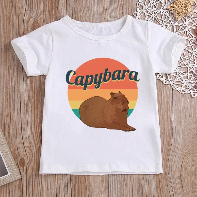 Diversos looks con la camiseta capibara