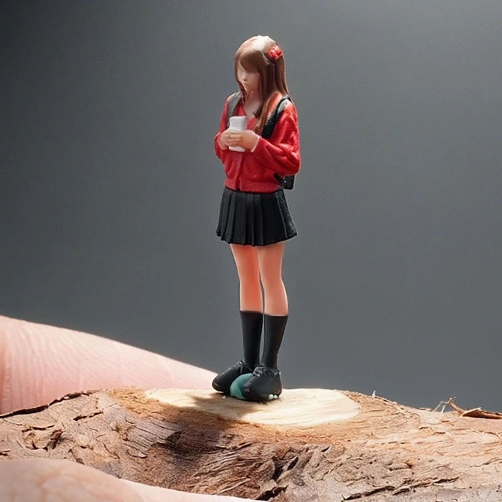Figura en resina de niña coleccionable para maquetas y fotografía