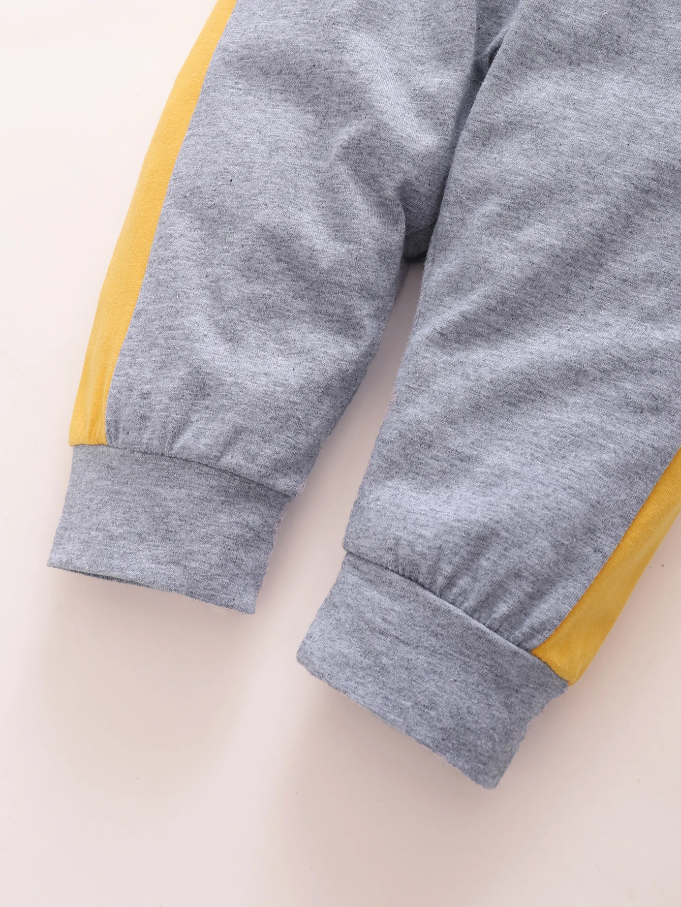 Conjunto polar bebé con capucha y pantalón tiger – Invierno - imagen 3