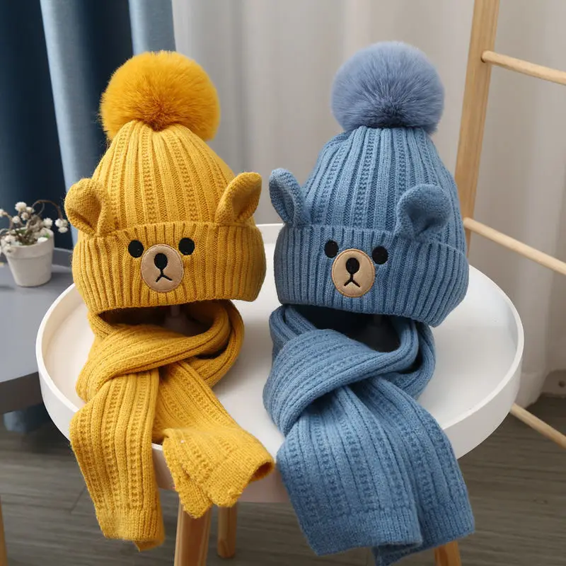 Conjunto bebé de gorro bufanda pompón terciopelo punto invierno