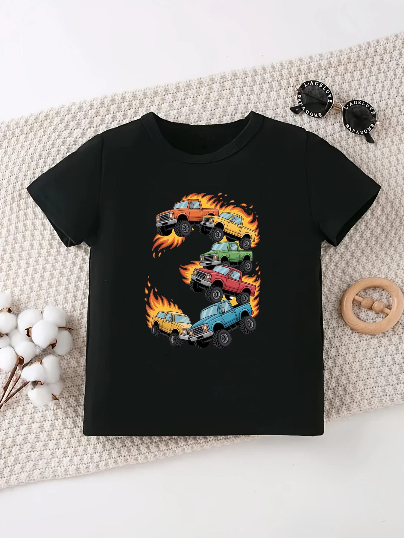 Camiseta infantil personalizada con estampado de camión y nombre - imagen 2