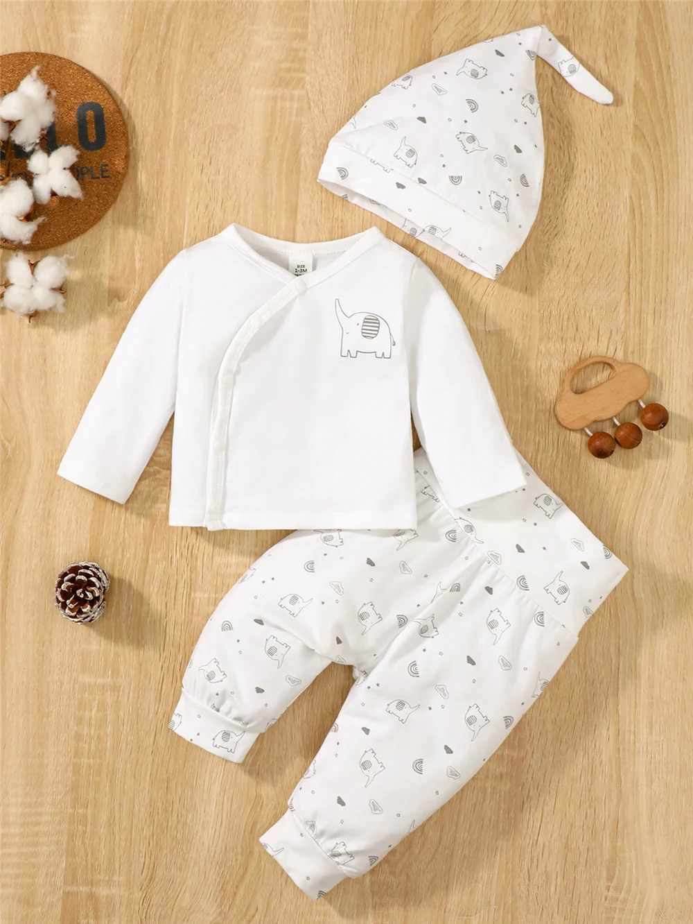 Conjunto bebé elefante para primavera: body, pantalón y gorro