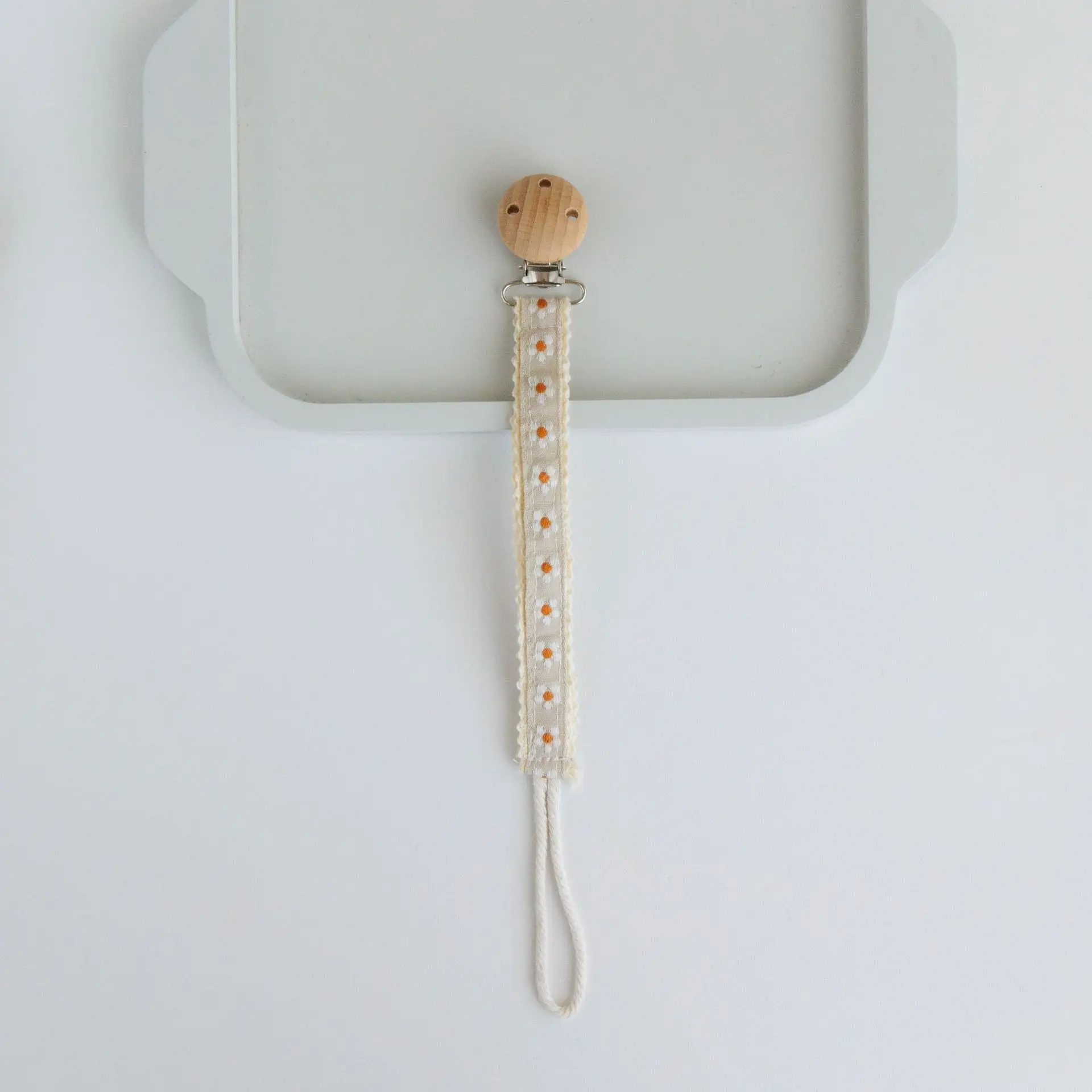 Clips para chupete con bordado floral y cadena para recién nacido - imagen 4