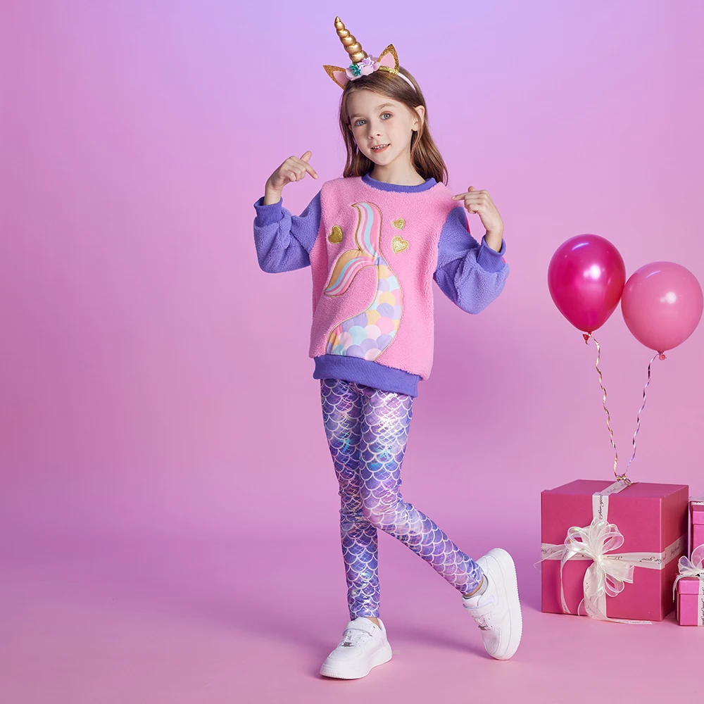 Niña con sudadera térmica manga larga en exterior