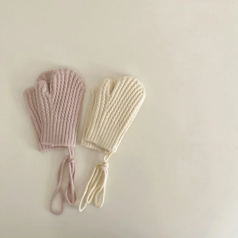 Detalle de las correas ajustables en las manoplas