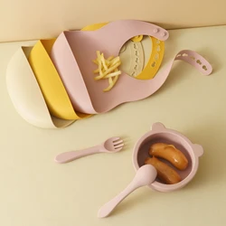 Alimentación bebé: cuenco con ventosa y cubiertos de silicona