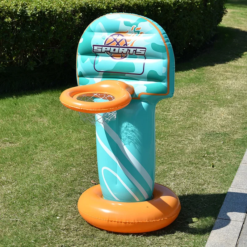 Tarde de piscina con juego de baloncesto