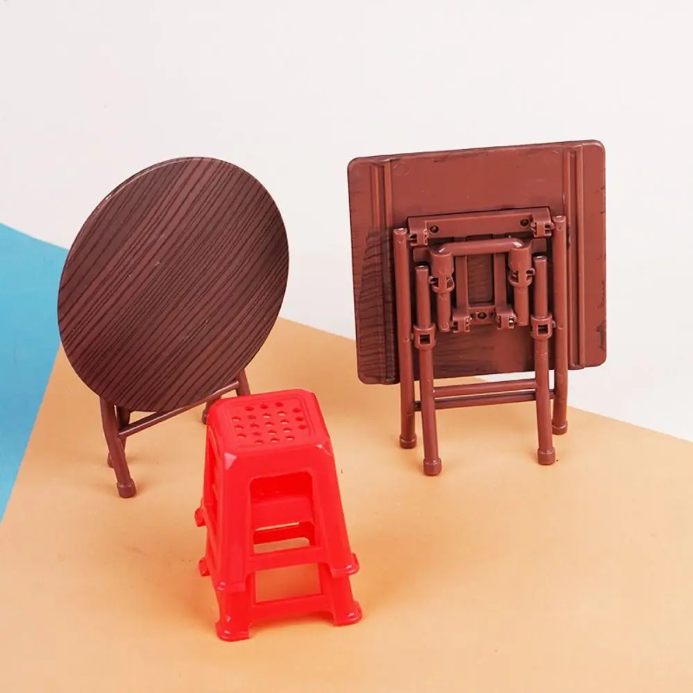 Mesa en miniatura con acabado realista