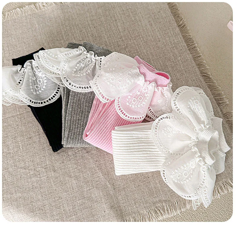Diseño de princesa con rayas y detalles de encaje