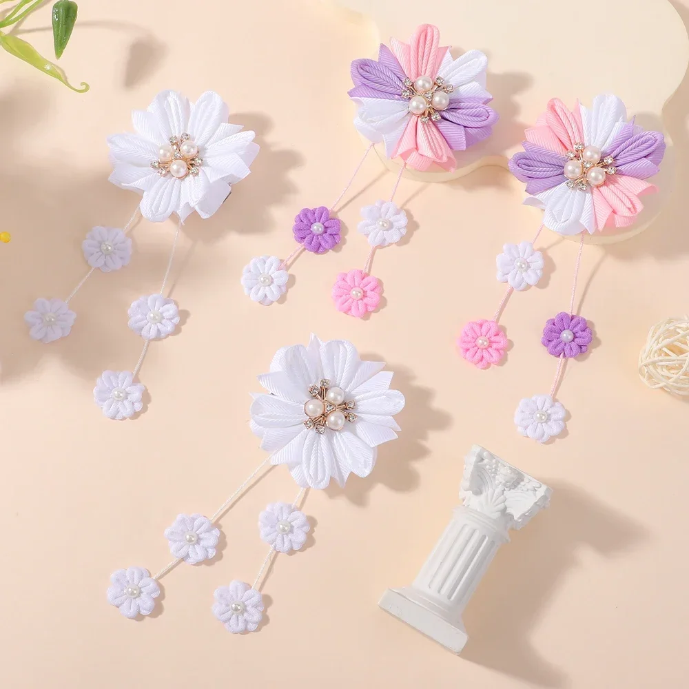 Peinado recogido con las pinzas de flor arcoíris