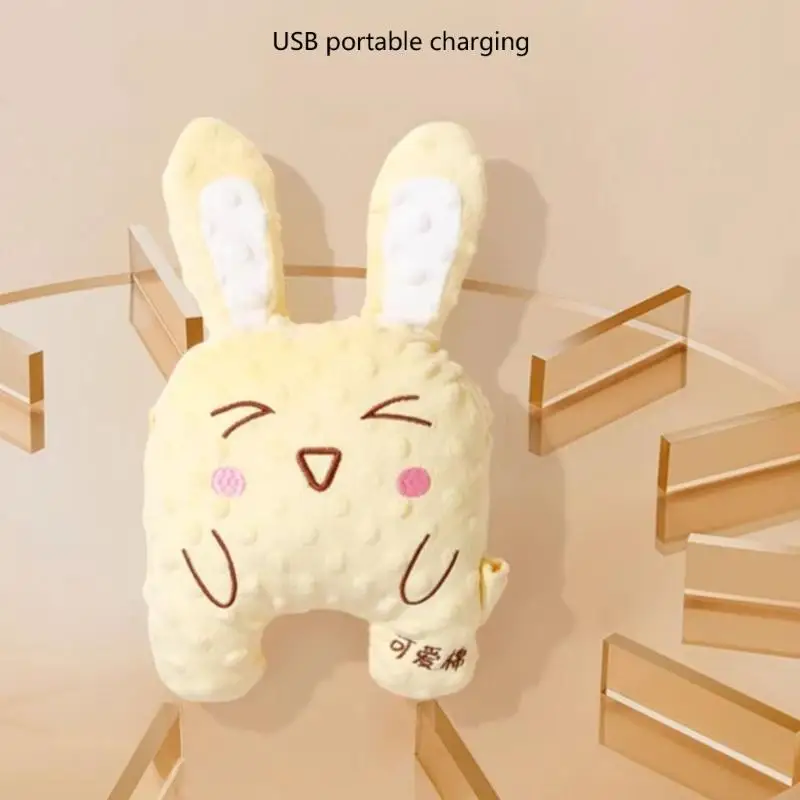 Peluche colocado sobre la cama