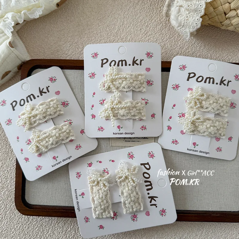 Clip de pelo beige con lazo floral bordado para niña – Pack de 2