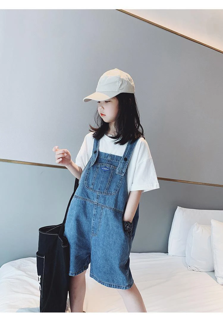 Pierna ancha y tejido denim para un look informal