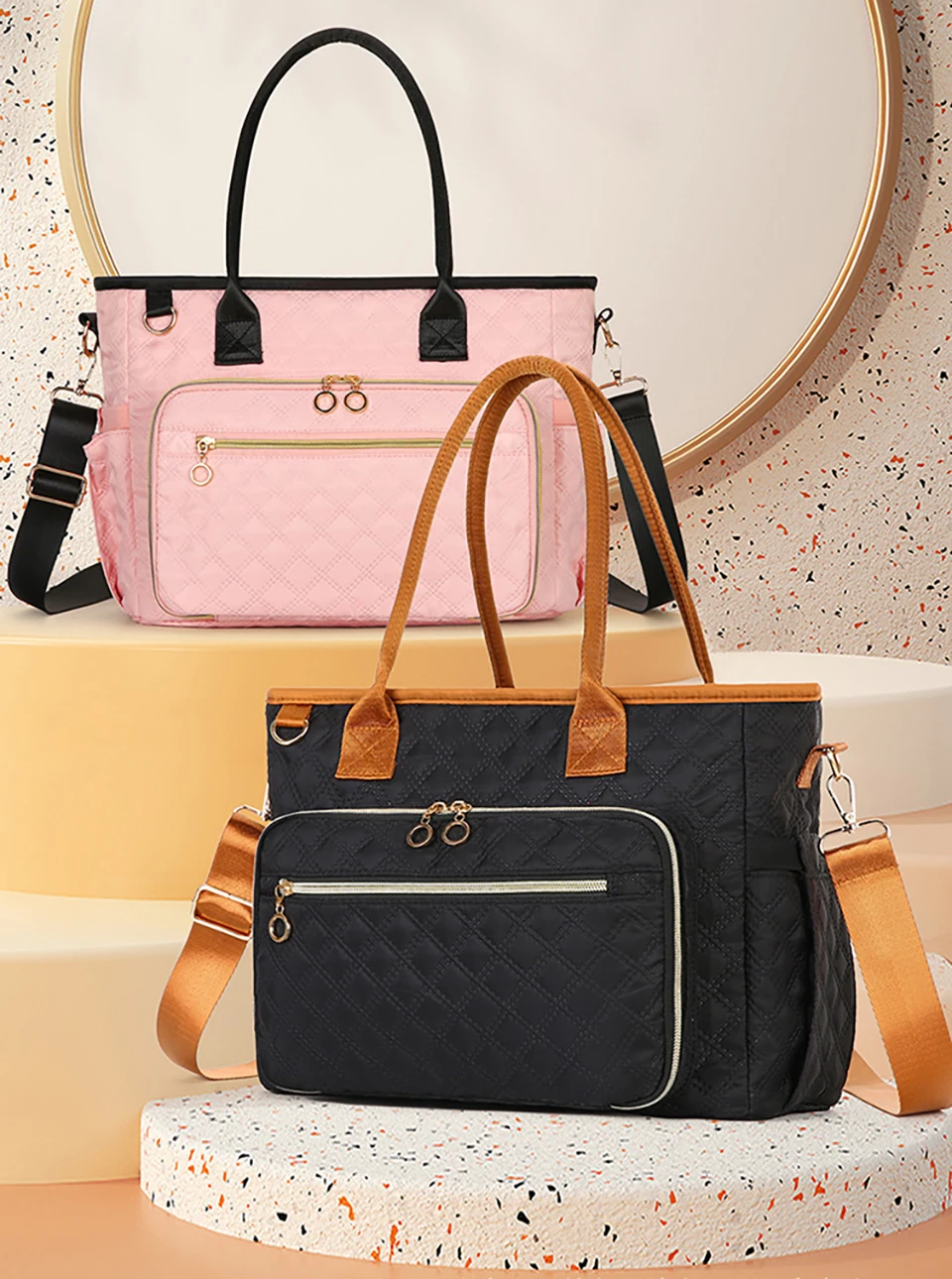 Bolsa de pañales acolchada rosa elegante con acento metálico