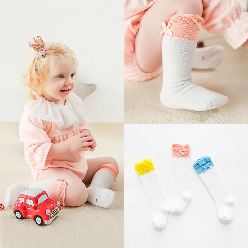 Calcetines infantiles largos con dibujos y rayas