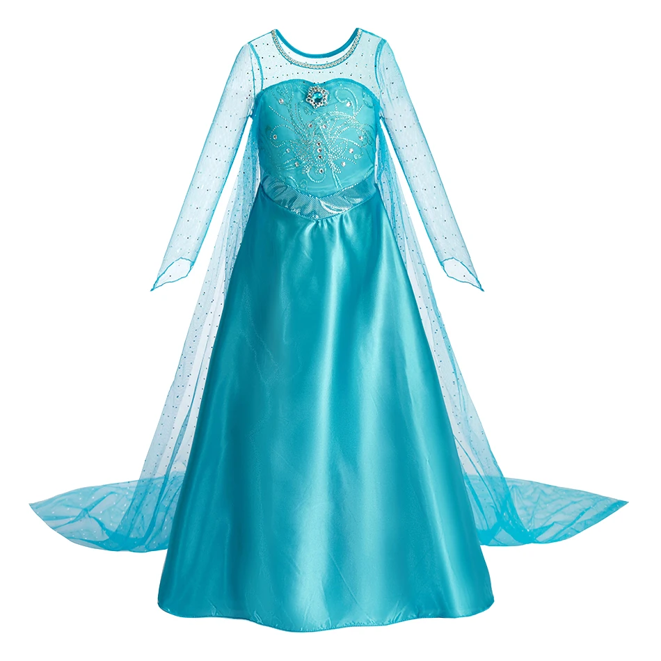 Detalle del diseño de vestido princesa azul y capa