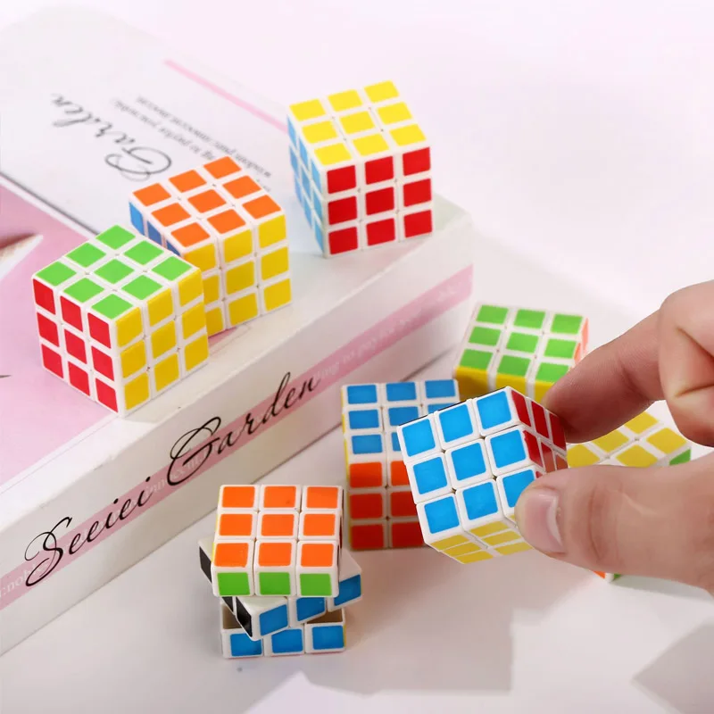 Juguete antiestrés estilo cubo de velocidad