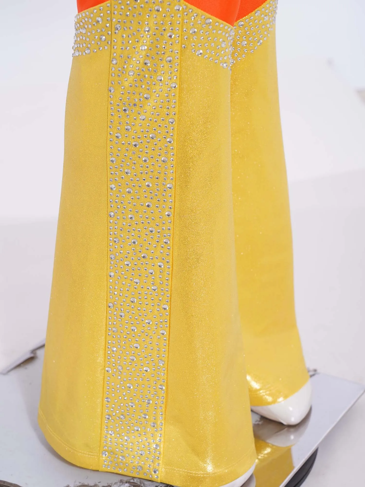 Traje de patinaje artístico con cintura elástica y pantalón acampanado - imagen 2