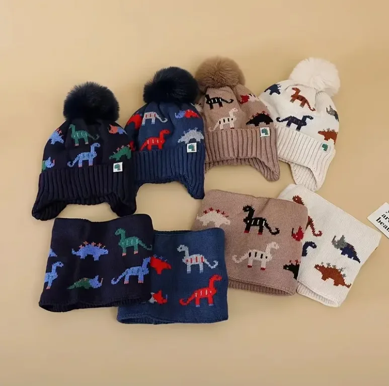 Conjunto bebé gorro y bufanda de punto suave con orejeras - imagen 2