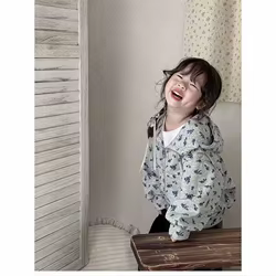 Chaqueta con capucha floral para niña Kods, cremallera