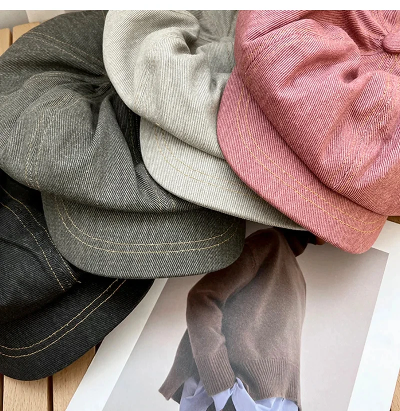 Detalle del color sólido y la forma del gorro