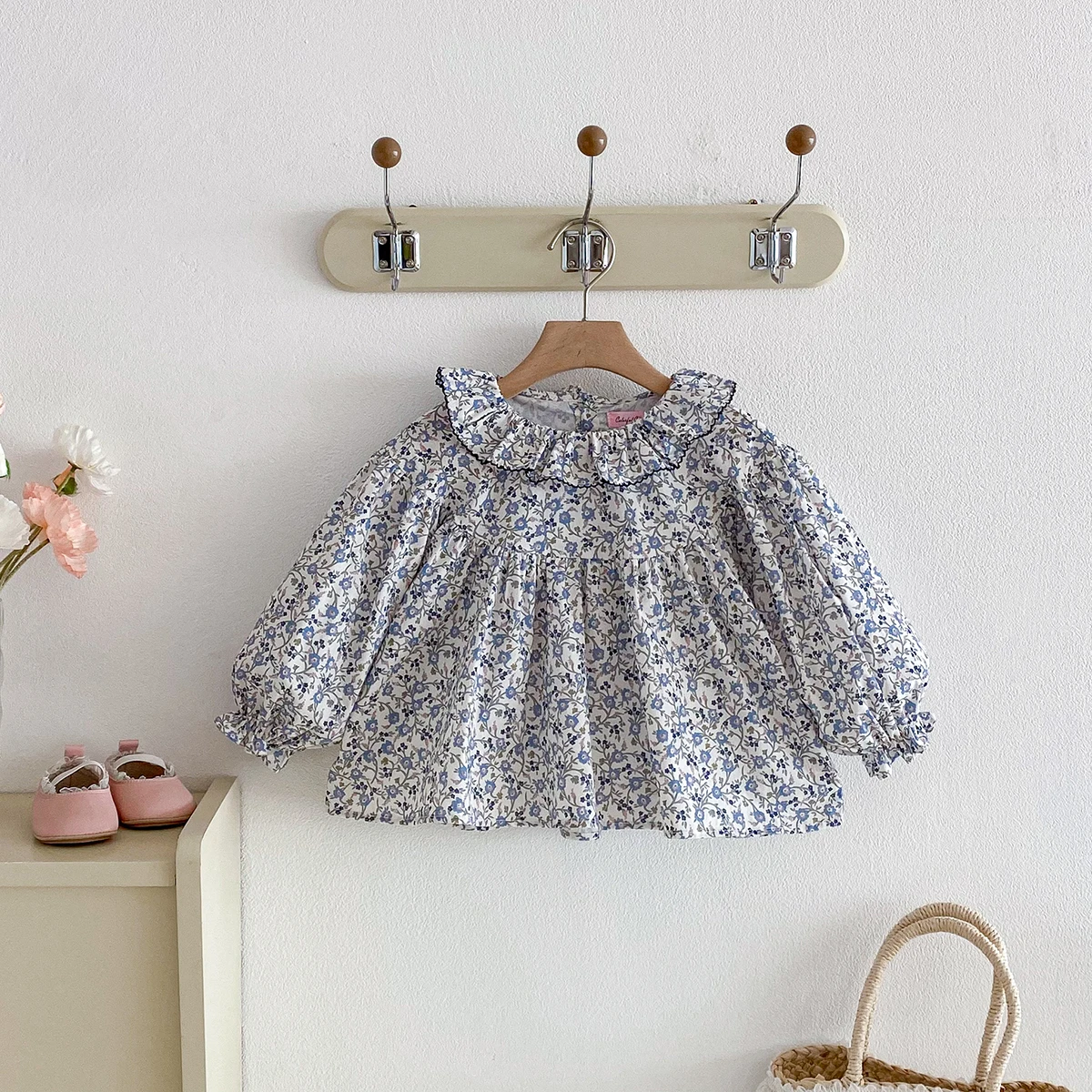 Blusa floral para niña con volantes y mangas abullonadas - imagen 5
