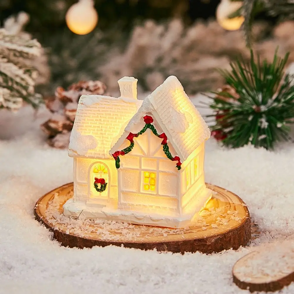 Casa de Navidad luminosa de resina blanca con luz cálida - imagen 3