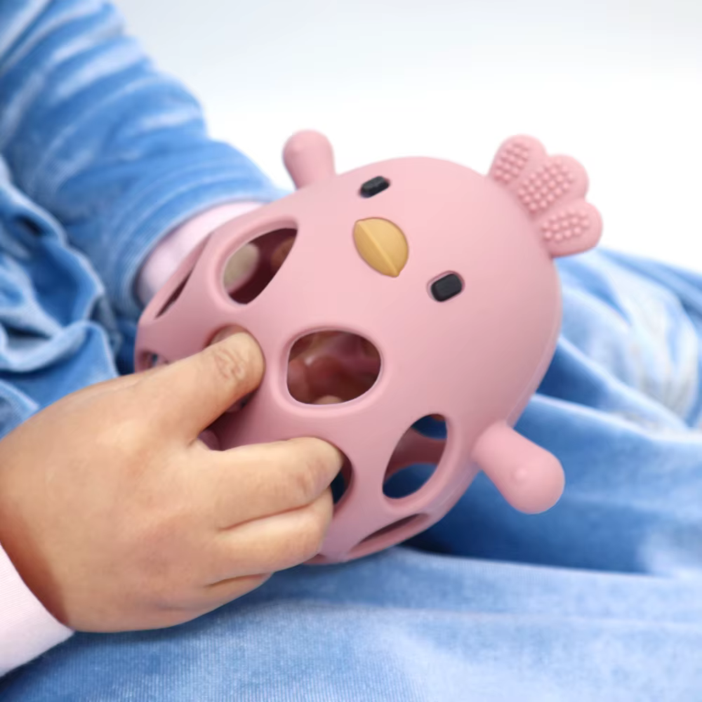 Guantes mordedores en silicona con forma de pollito para bebé - imagen 4