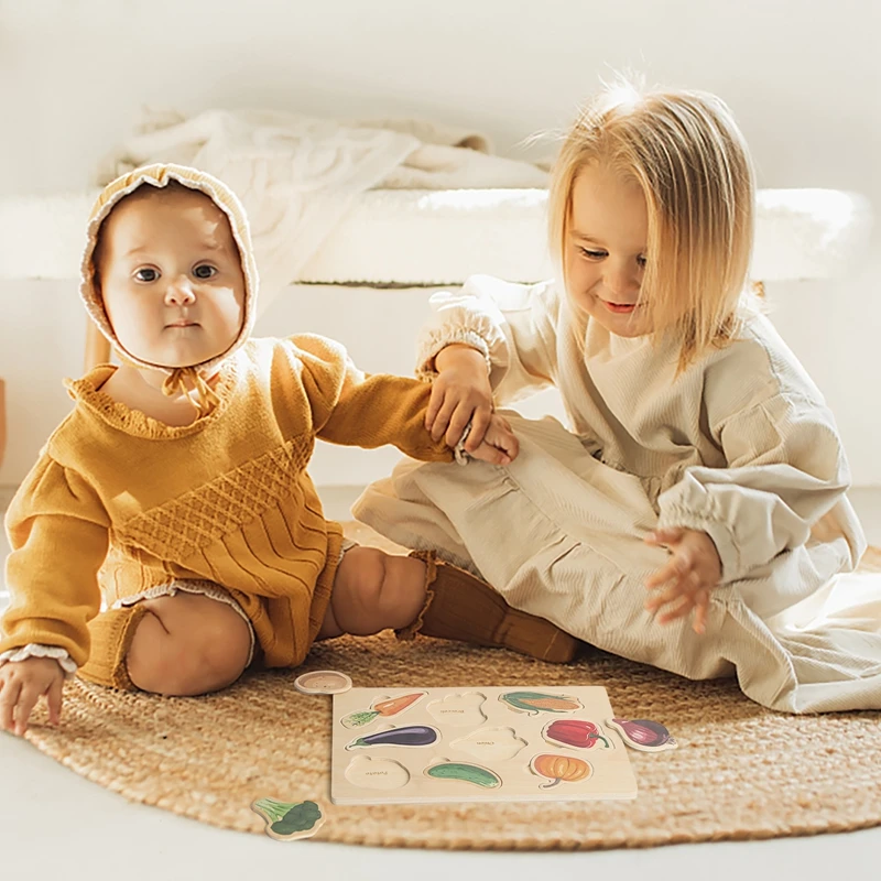 Juguete Montessori colorido en uso