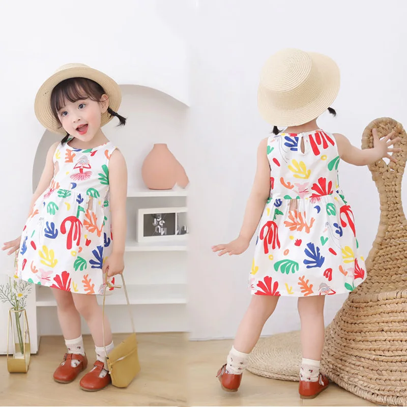 Vestido floral para niña con detalles en rosa