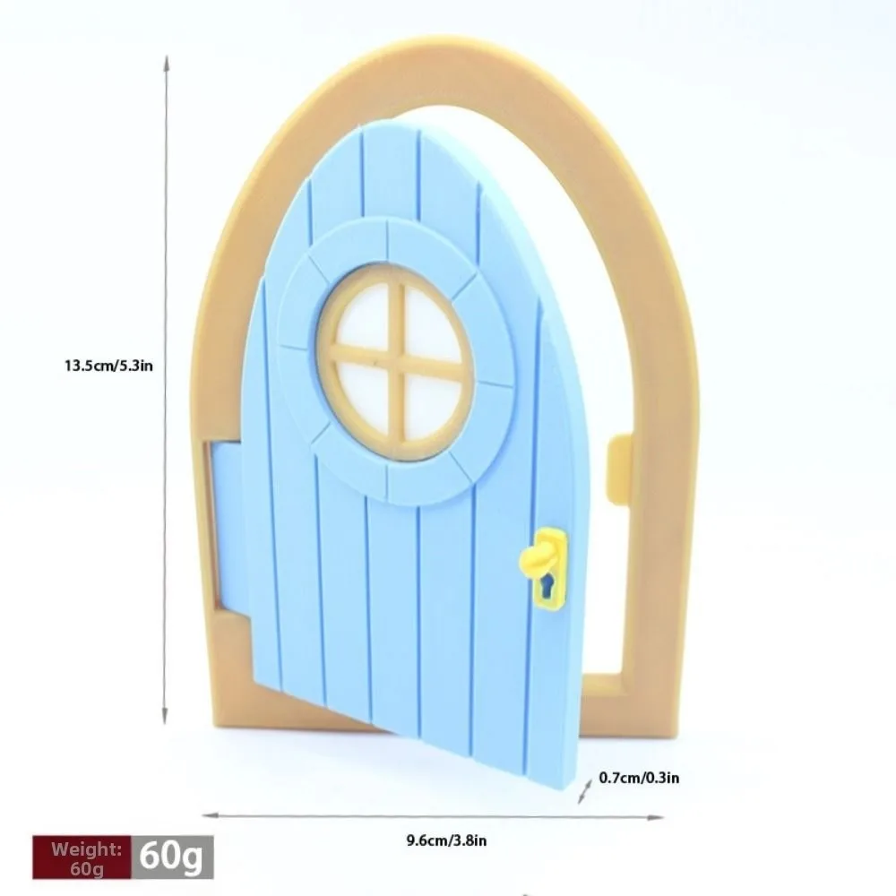 Puerta de hadas estilo cabaña en entorno decorativo