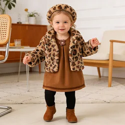 Abrigo polar para niña con estampado leopardo y vestido floral
