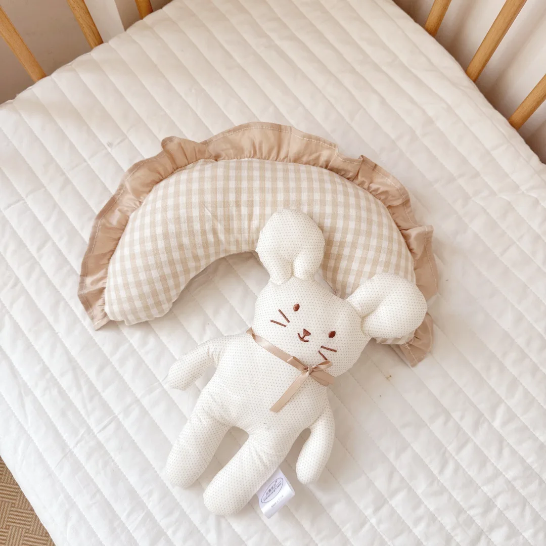 Almohada de algodón nórdico antideslizante con volantes para bebé - imagen 3