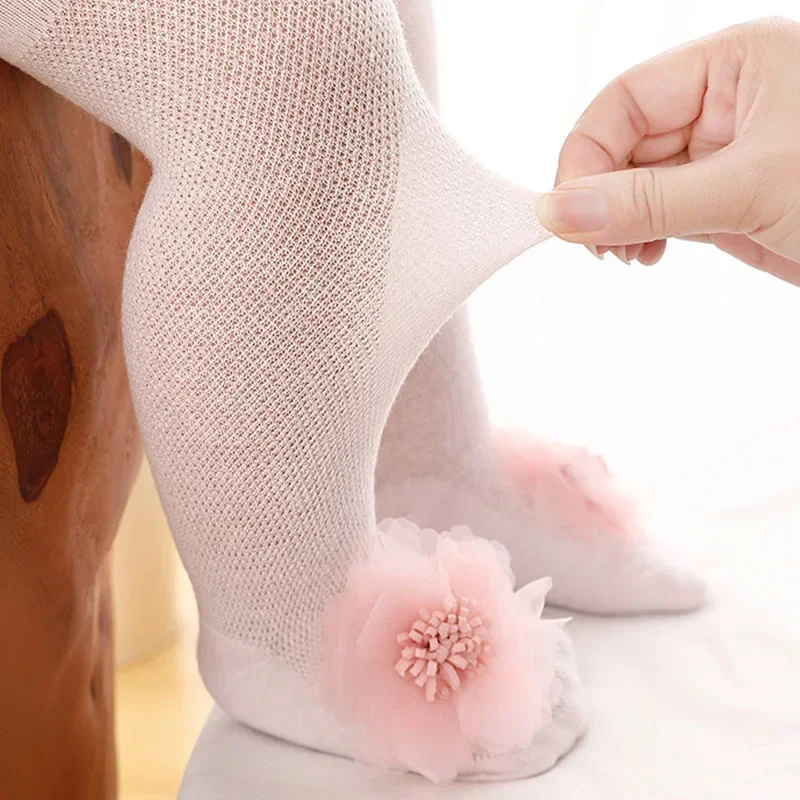 Pantimedias de encaje con lazo para niña – Elegantes y cómodas - imagen 3