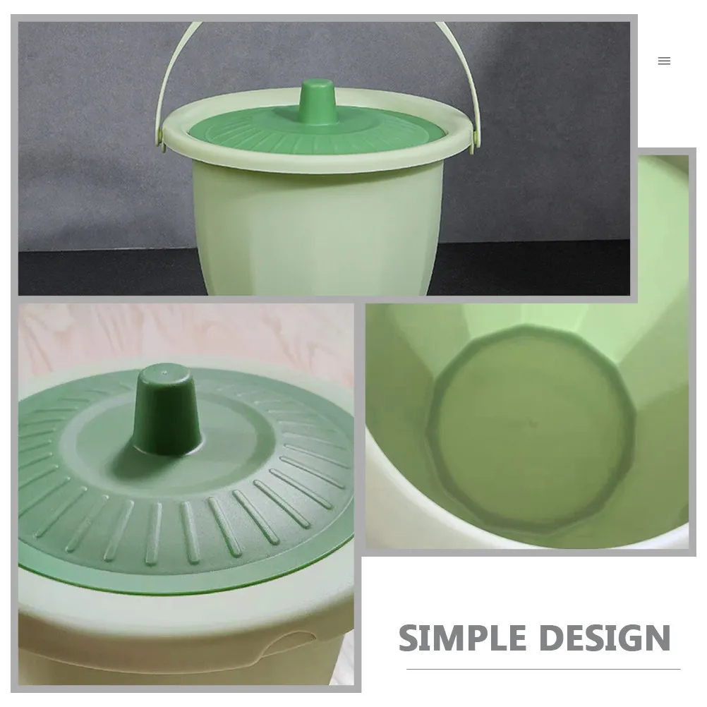 Orinal portátil de plástico con tapa y superficie lisa