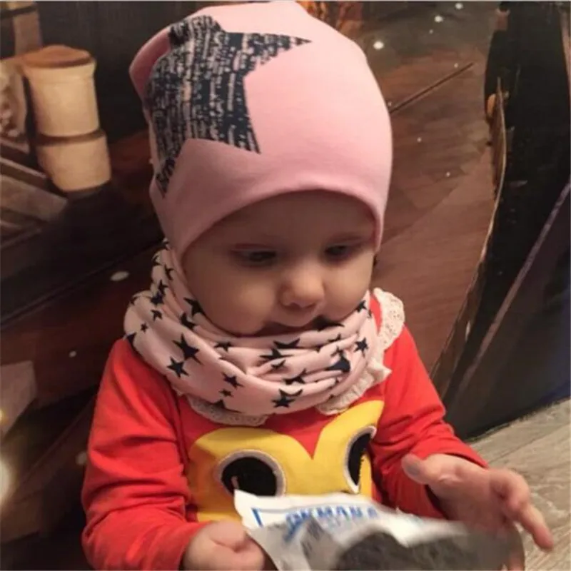 Gorro bebé cálido con bufanda de estrellas – Conjunto infantil - imagen 3