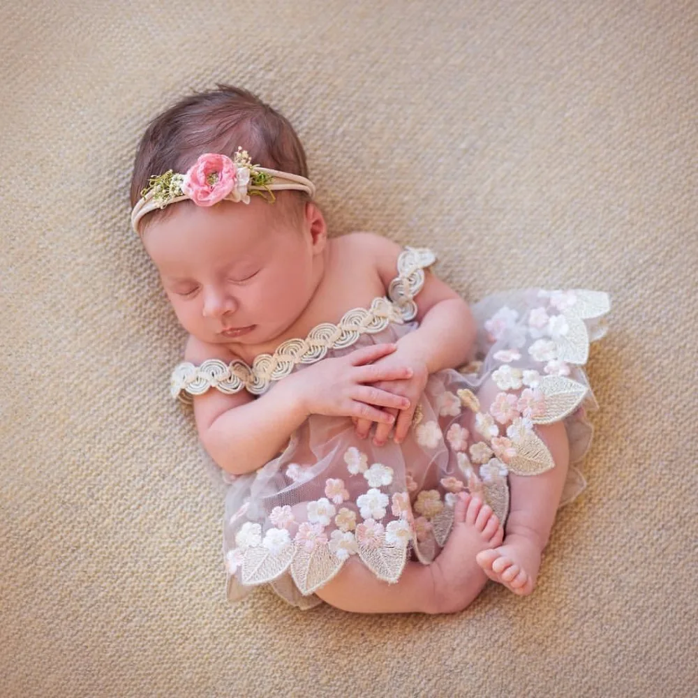 Accesorios fotografía bebé: vestido de encaje, bodi y manta Flokati - imagen 3