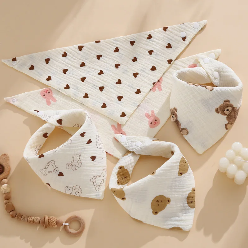 Conjunto de 5 baberos triangulares