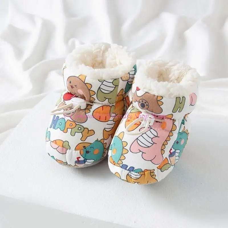 Zapatos primeros pasos de bebé con suela blanda y estampado infantil - imagen 4