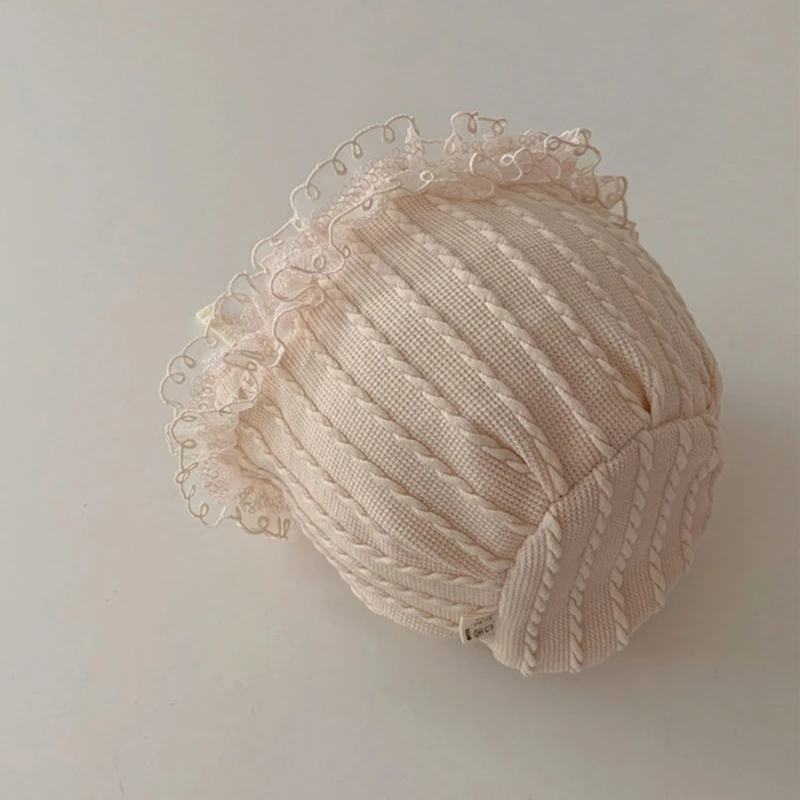 Detalle del encaje ajustable del gorro