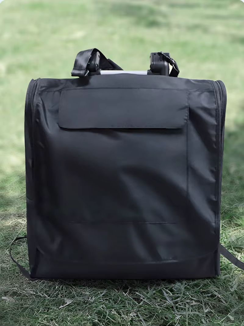 Mochila fijada al cochecito