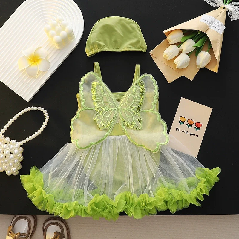 Detalle de alas decorativas y lazo ajustable trasero