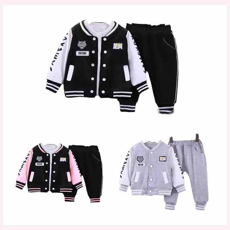 Conjunto infantil de dos piezas con chaqueta de béisbol y pantalón