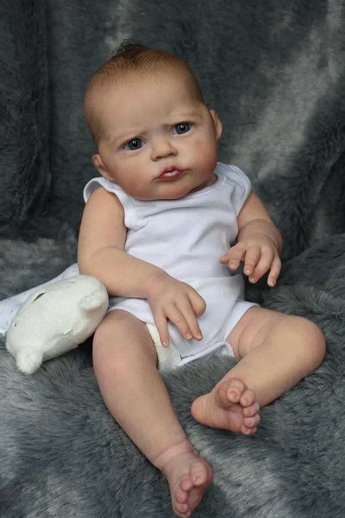 Muñeca Reborn NPK con venas visibles y ropa de bebe