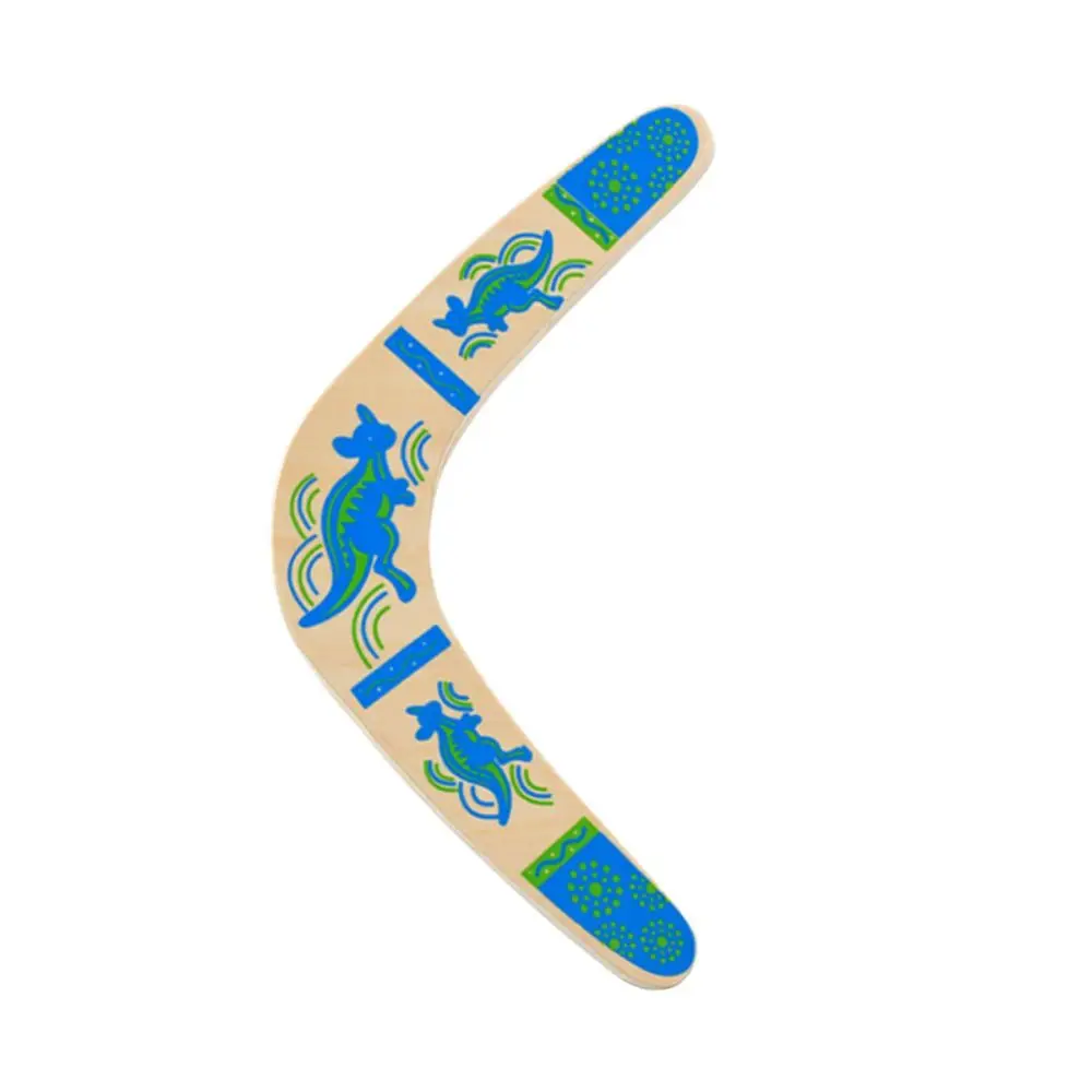 Familia jugando con boomerangs en el parque