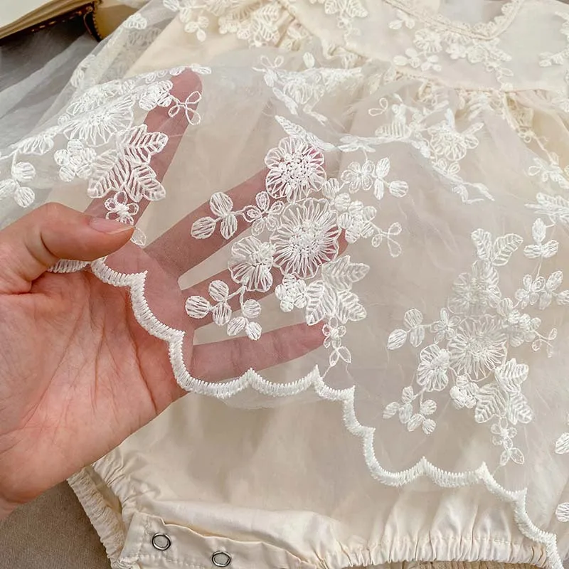 Detalle del bordado y acabados de calidad