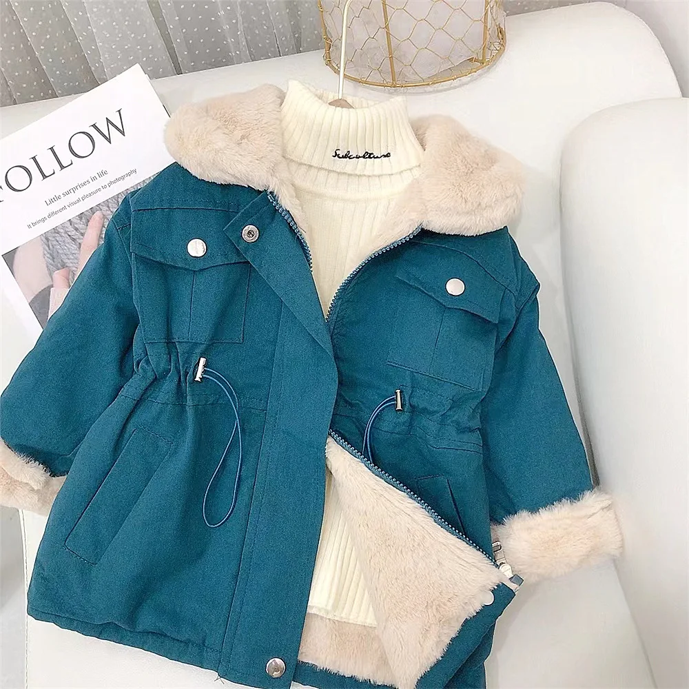 Parka acolchada de terciopelo para niña con solapa