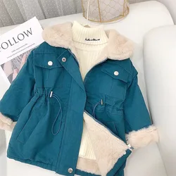 Parka acolchada de terciopelo para niña con solapa